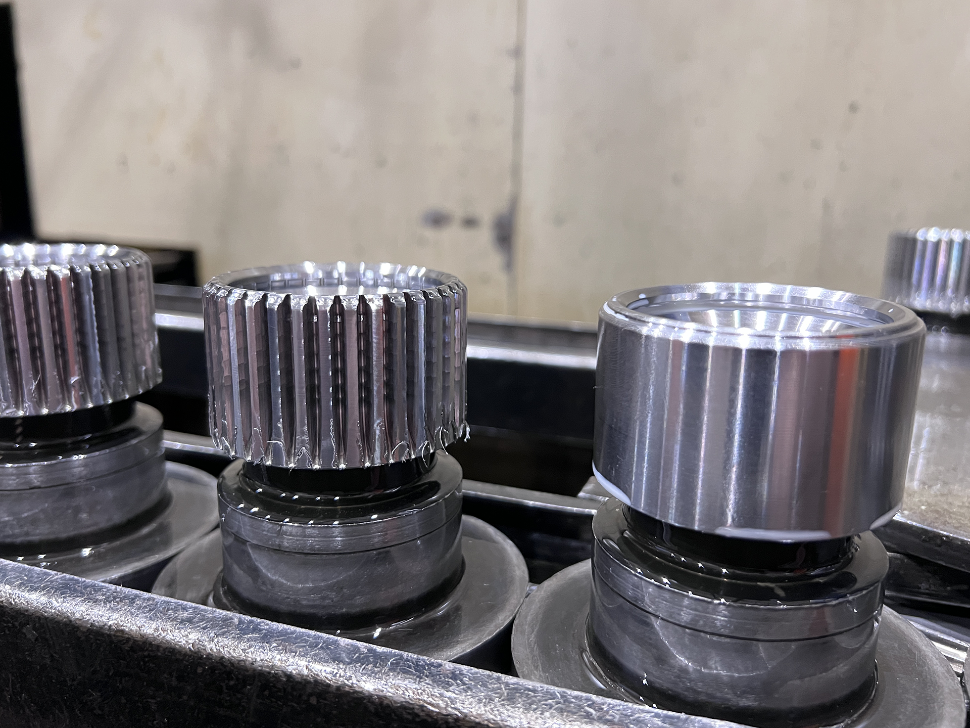 With its advanced automation technology, the Pfauter PE-150 is able to intake bulk stock on a conveyor system and efficiently cut precision gears.