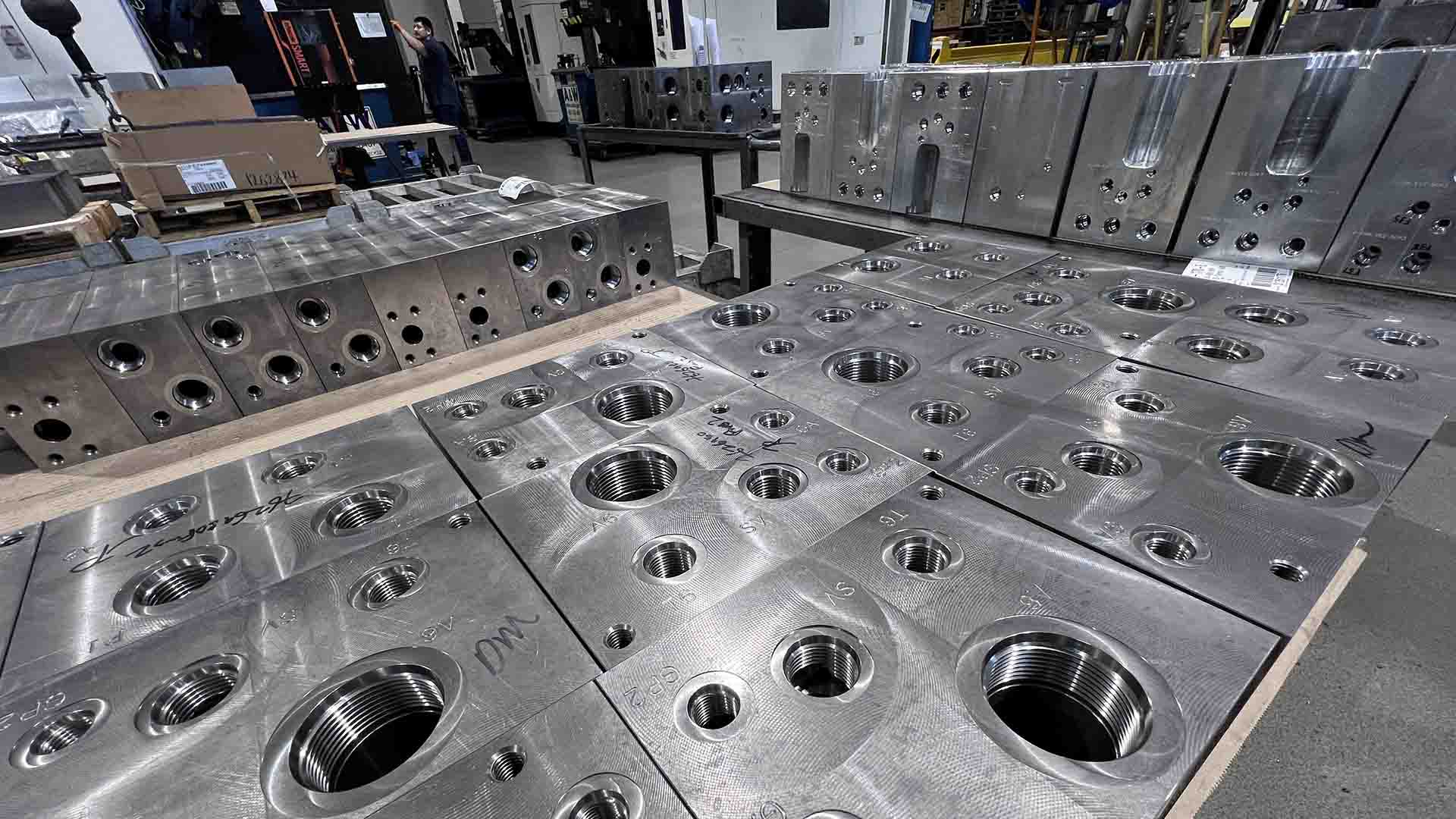 Hydraulic manifolds are precision-engineered components that control the flow of hydraulic fluid between pumps, actuators, and other parts of a hydraulic system. Acting as the “traffic controller” for fluid movement, they allow complex hydraulic circuits to be compact, efficient, and easy to maintain.
